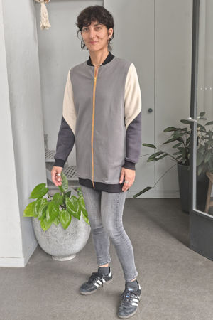 Picture of long bomber FTW light greys-cream