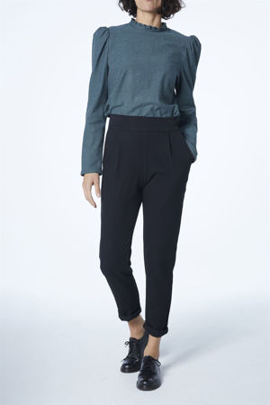 Picture of high waist carrot pants in black