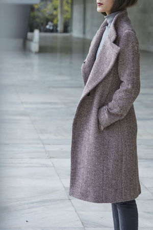 Picture of the diagonal fitted coat in pink herrigbone