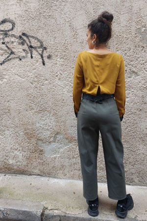 Picture of high waist  tapered pants in khaki