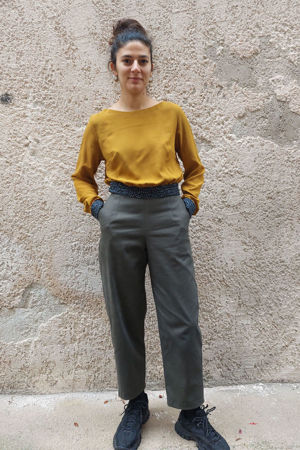 Picture of high waist  tapered pants in khaki