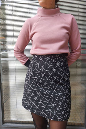 Picture of geometric black mini skirt