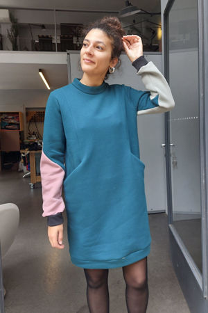 Picture of "warm pocket" dress in teal