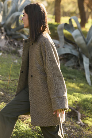 Picture of the "Kimono" coat in diagonal earth colors