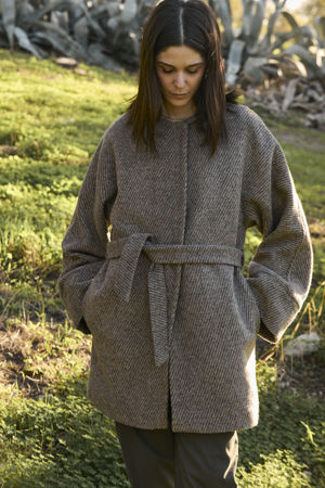 Picture of the "Kimono" coat in diagonal earth colors