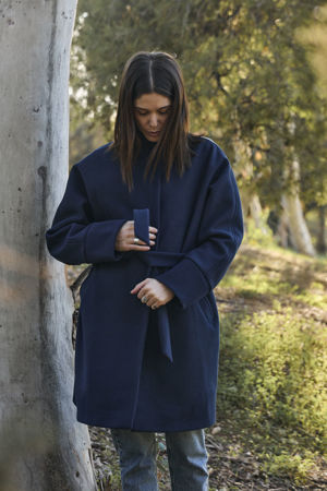 Picture of the "semi kimono" coat in dark blue