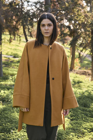 Picture of the "Kimono" coat in mustard