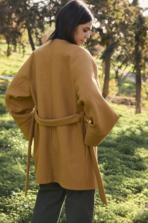 Picture of the "Kimono" coat in mustard