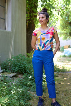 Picture of basic pants in blue