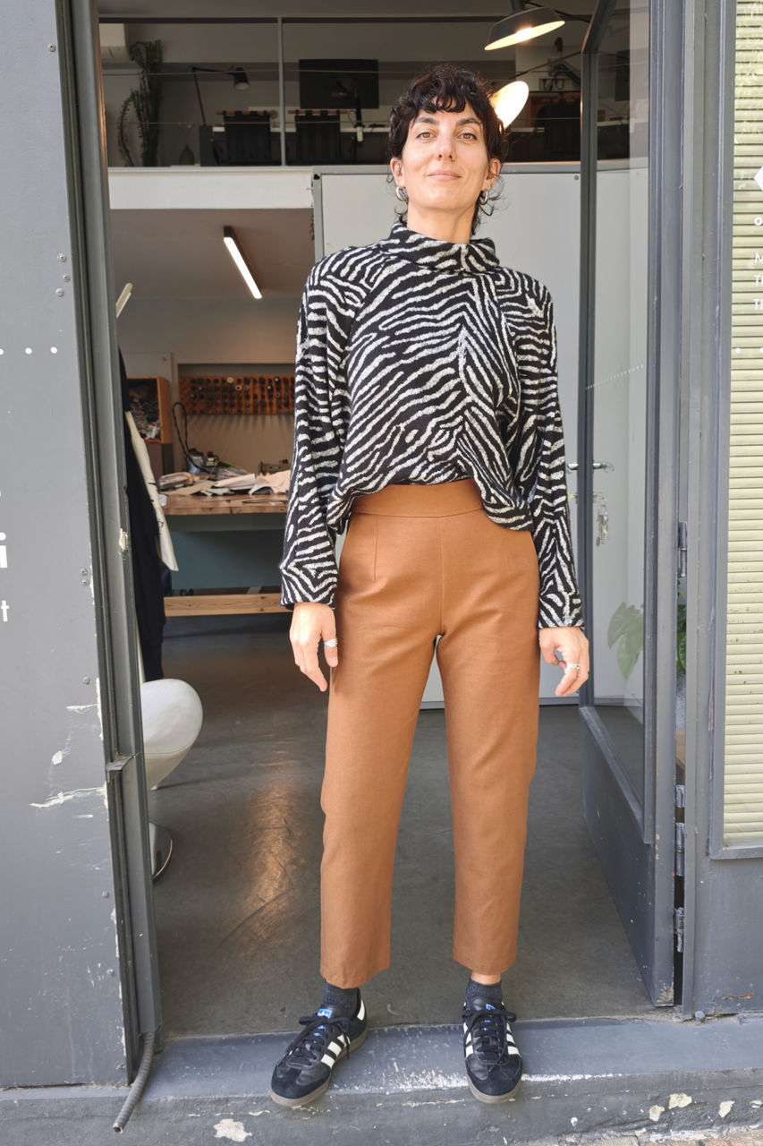 Picture of basic pants in ochre brown