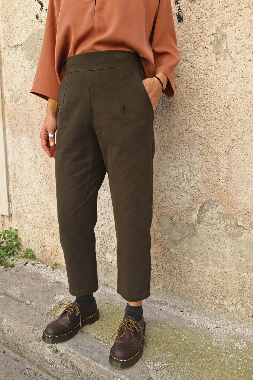 Picture of basic pants in dark khaki
