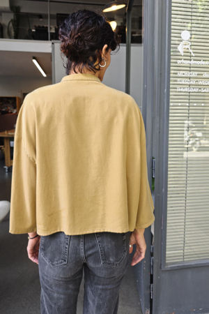 Picture of oversized mao shirt in gold ochre