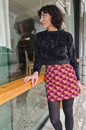 Picture of fuchsia geometric skirt