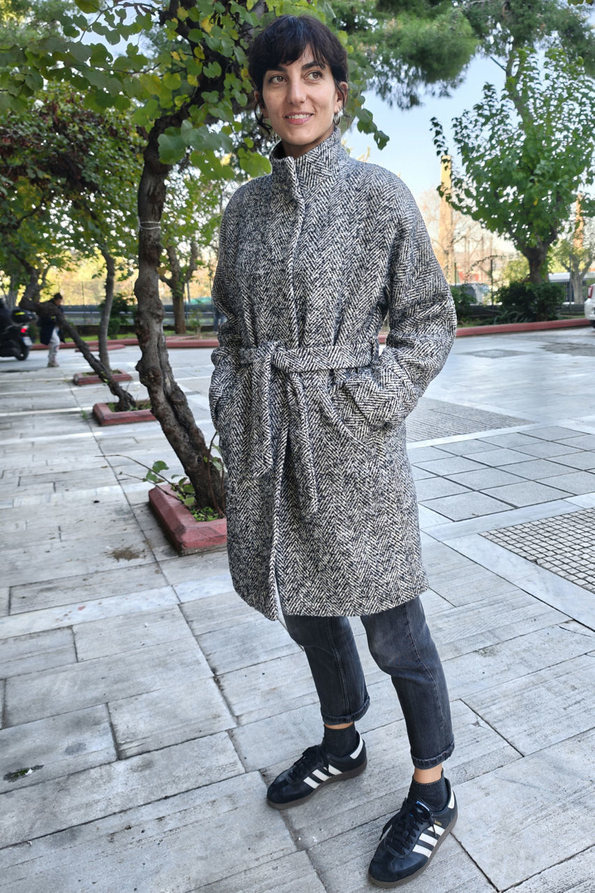 Picture of the "semi kimono" coat in black white herringbone