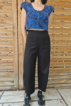 Picture of barrel pants in black