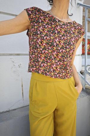 Picture of low back top black petite floral