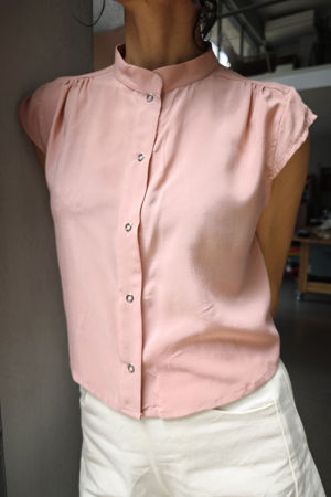 Picture of curves shirt dusty pink