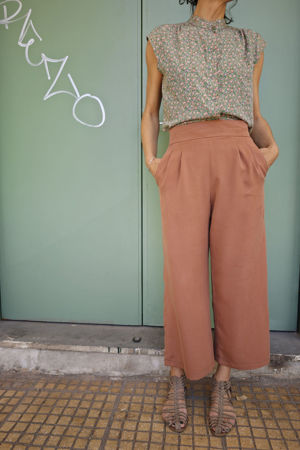 Picture of high waist pleated pants dusty pink