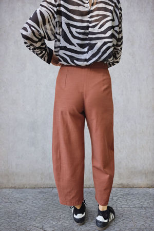 Picture of pleat  barrel pants in paprika